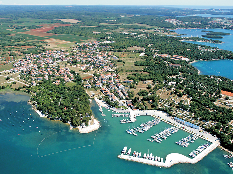 Funtana je majhen turističen in ribiški kraj, južno od Poreča, ki izžareva poseben šarm in lepoto.